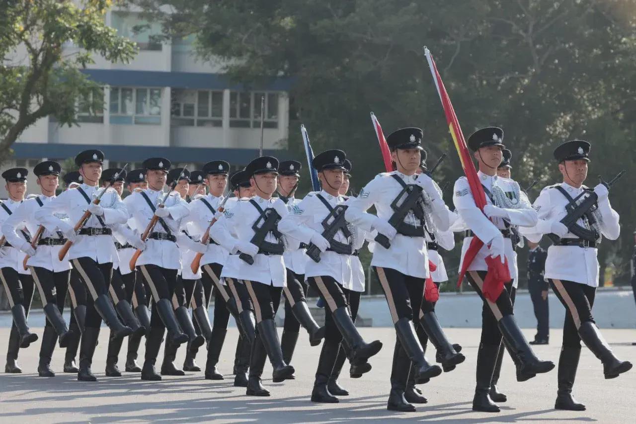 “香港警队新式配枪亮相”